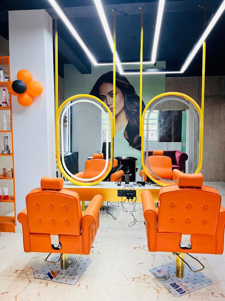 Studieo7 Family Salon Signature Lounge