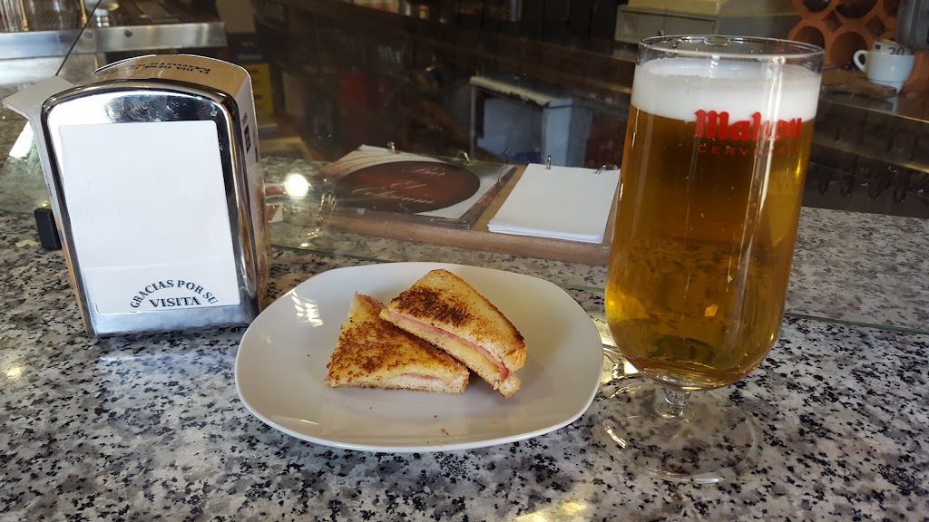 Cafeteria el Coliseum — Comida y bebida