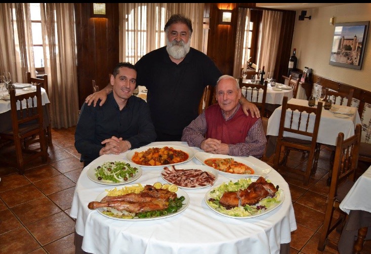RESTAURANTE CASA PAVON — Comida y bebida
