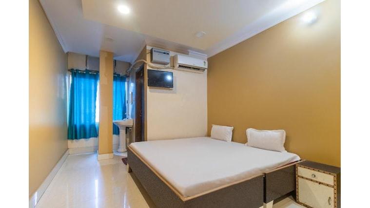 Spot On 60814 Hotel Royal