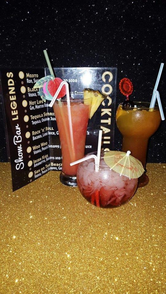 Legends Showbar — Comida y bebida