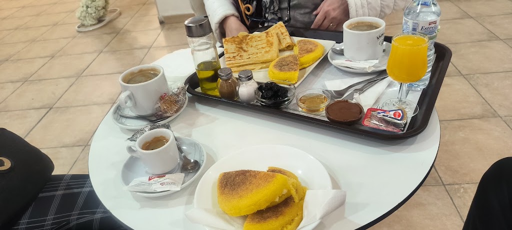 Cafe Palace — Comida y bebida