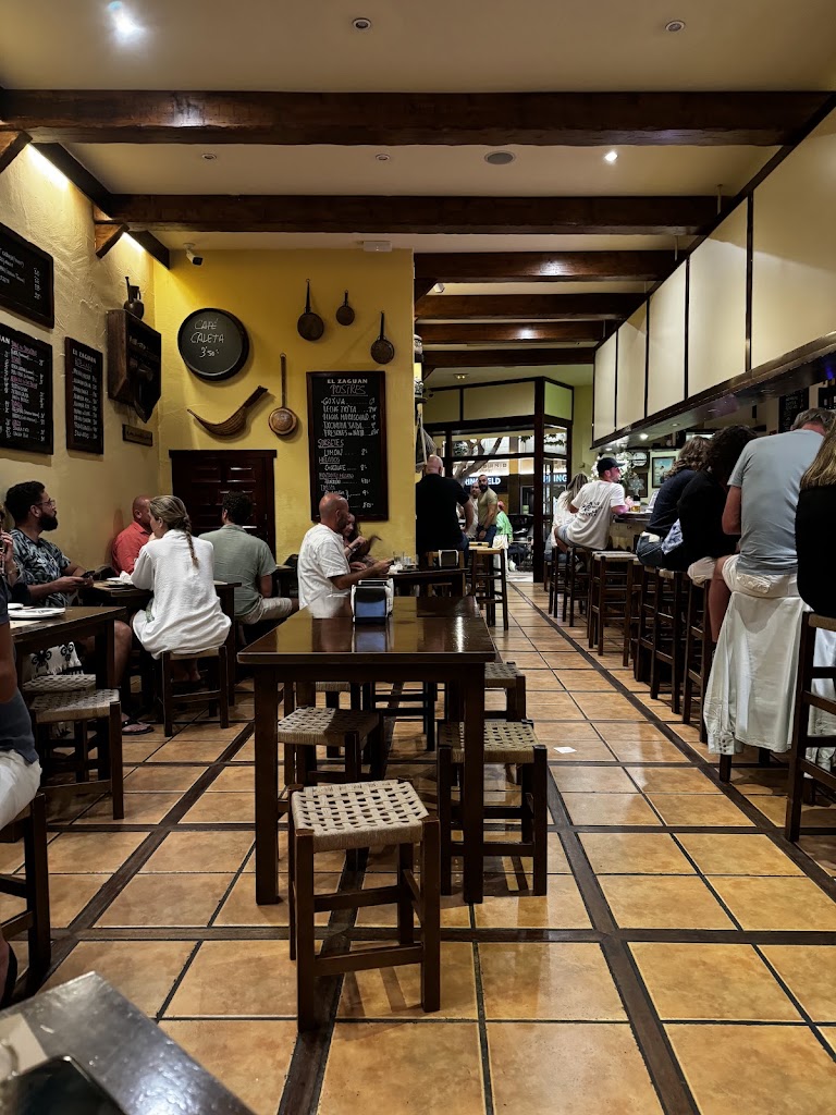 El Zaguan — Ambiente