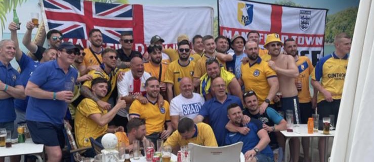 Helen's Bar - Home of Mansfield Town Supporters Club Benidorm — Del propietario