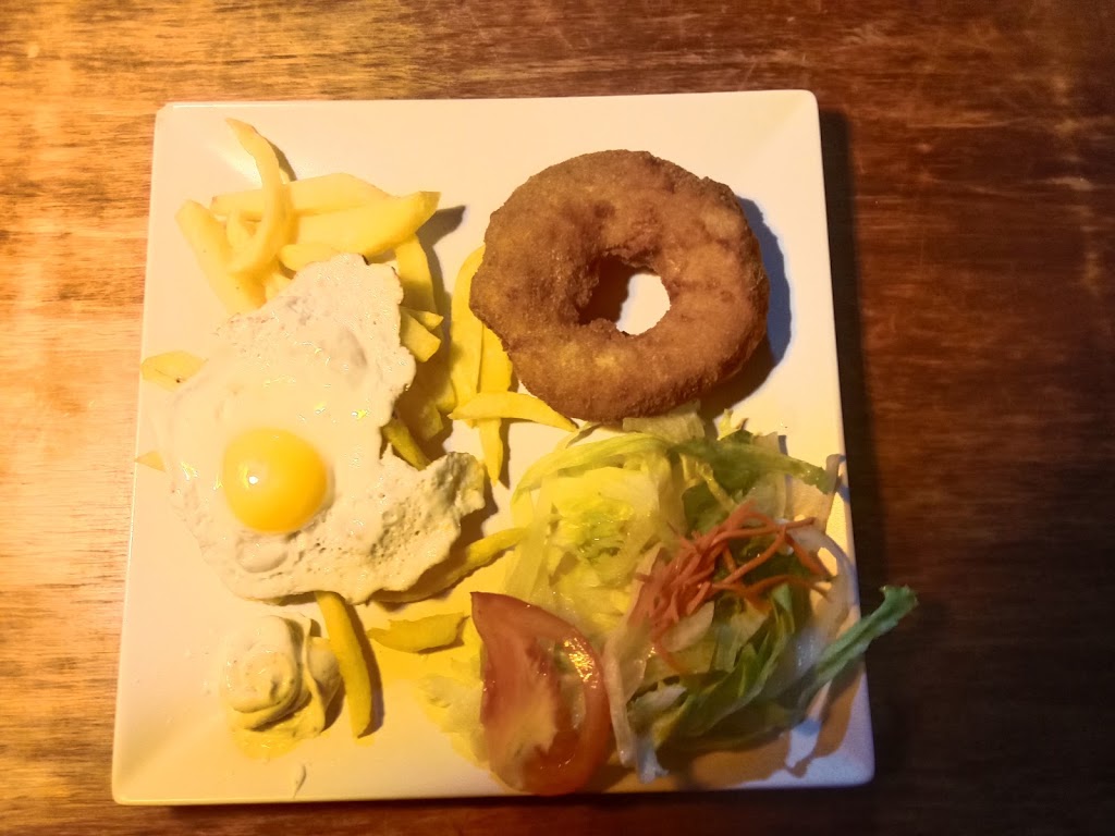 Nakra Lounge Bar — Comida y bebida