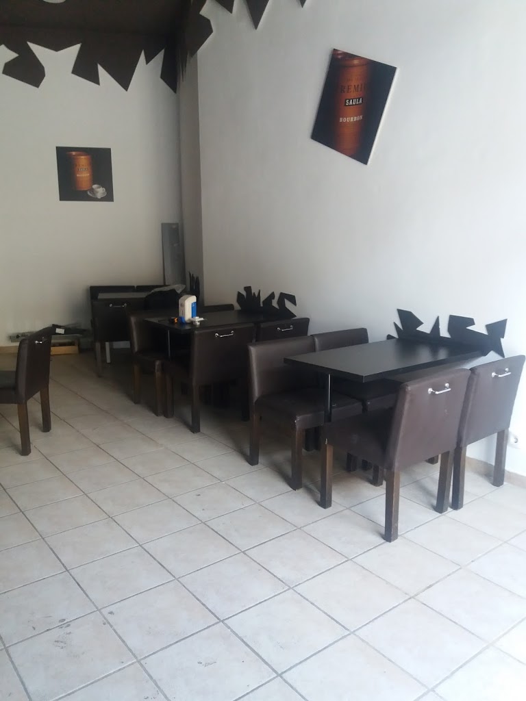 Bar y Cafeteria LOS AMIGOS tapas y Bocadillos . Salon para Celebraciones Tenemos Futbolin y billar/ liga Dzan y mas — Ambiente