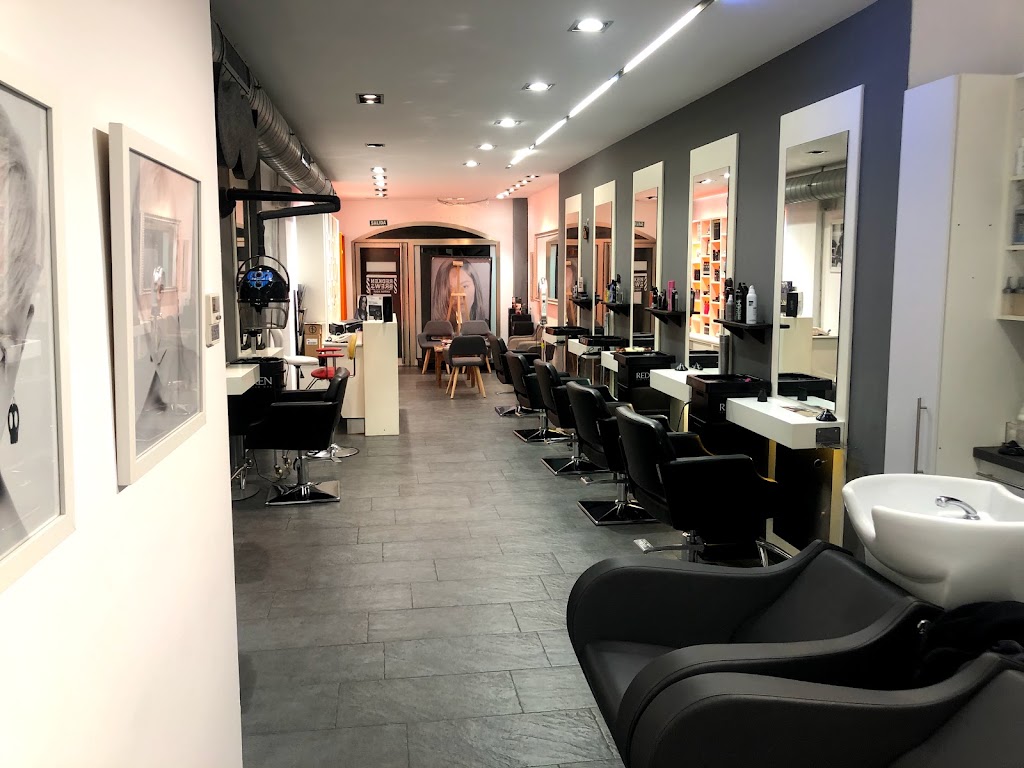 Ones Perruquers — Interior