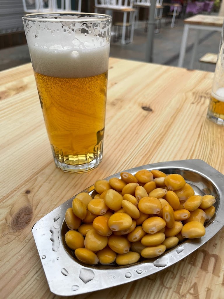 Cervecerias El Tanque — Comida y bebida
