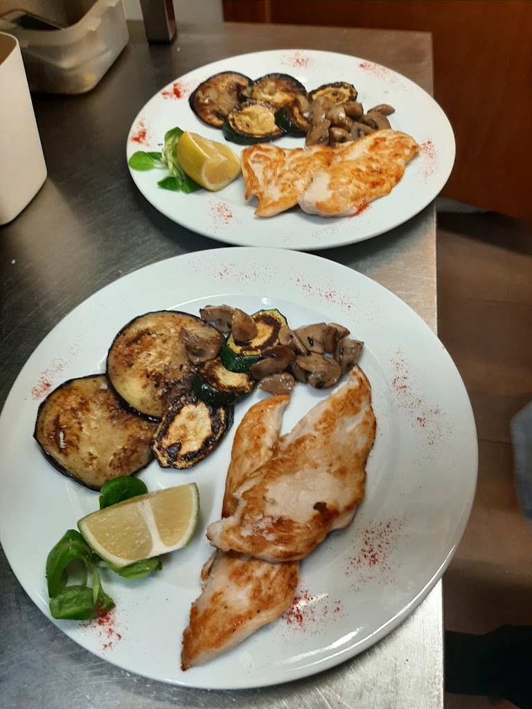 Casa Tere - antigua Taberna del Buda — Comida y bebida