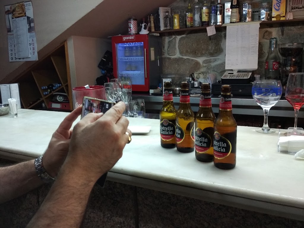 Bar Malecon — Comida y bebida