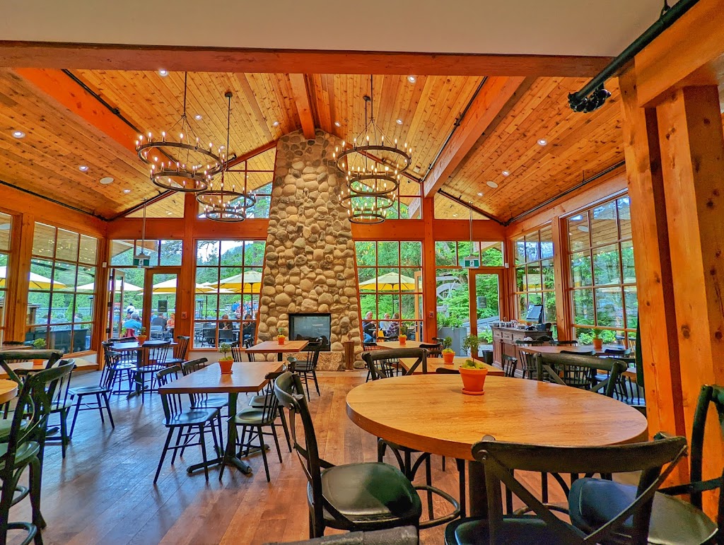 Cliff House Restaurant & Bar in North-Vancouver
