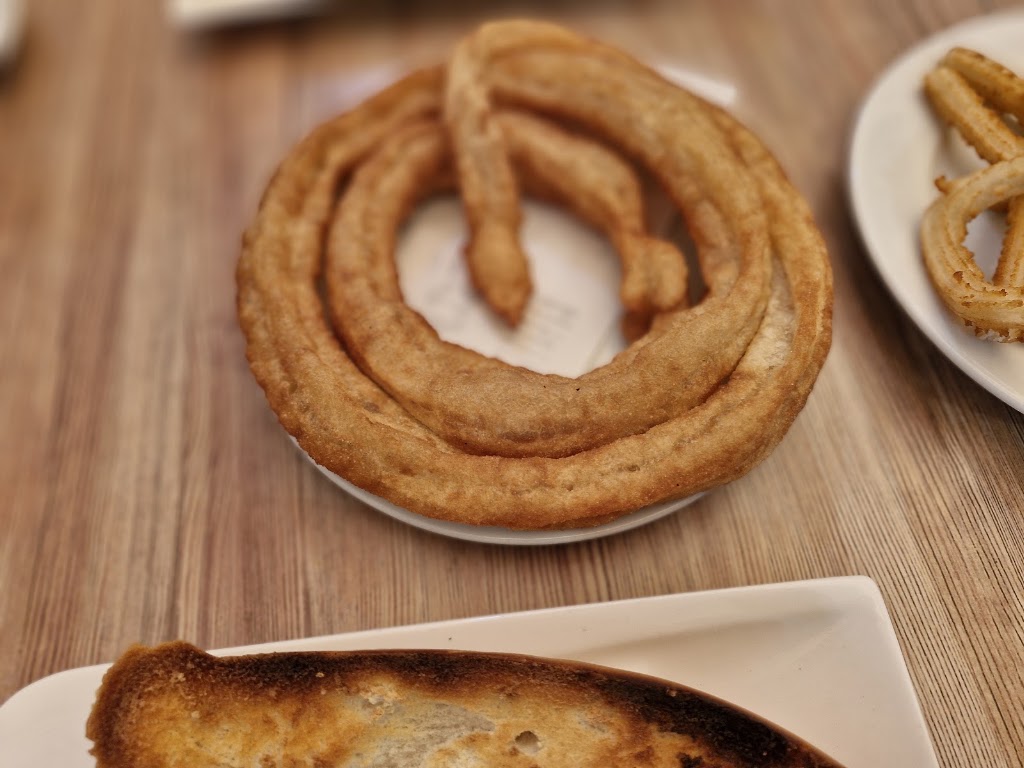 Cafe-Bar Churreria LA PLAZA — Comida y bebida