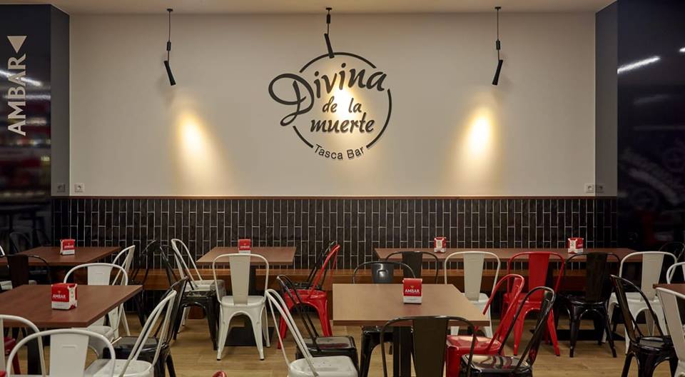 Divina de la Muerte "tasca-bar" — Ambiente