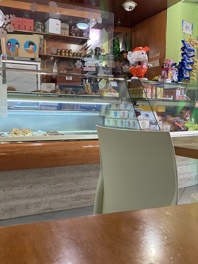 Cafeteria Emy, forn de pa i pastisseria — Ambiente