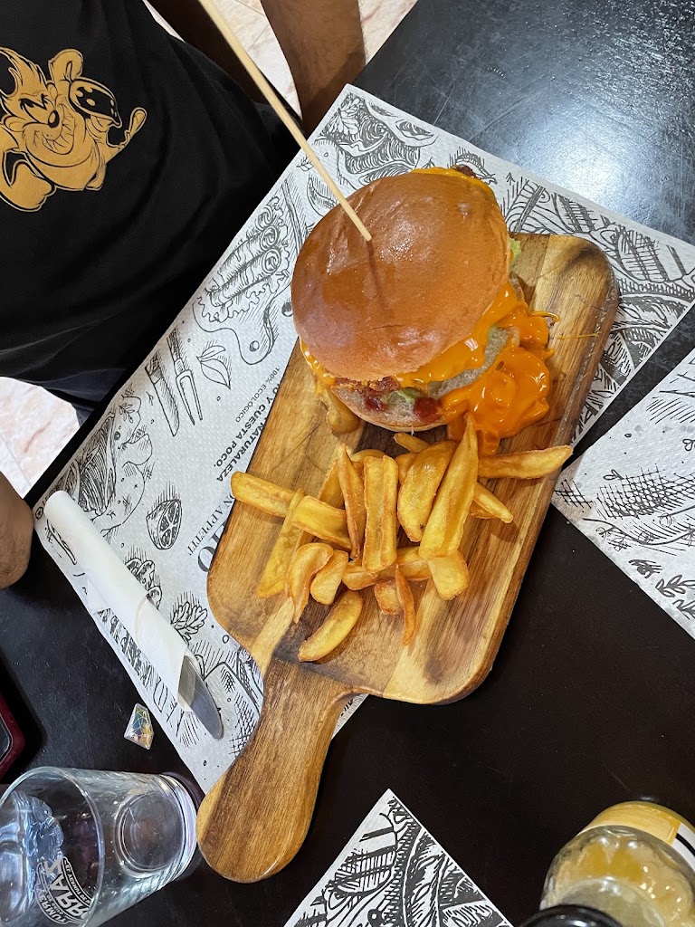 Valhalla Food & Drinks — Comida y bebida