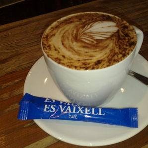 Cafe Bar Es Vaixell — Comida y bebida