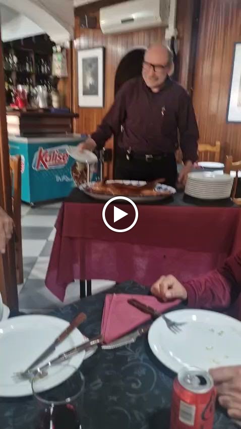 Royalty Restaurante — Videos