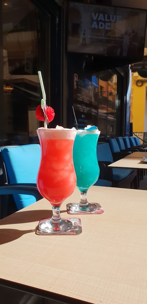 The Dolphin Pub — Comida y bebida