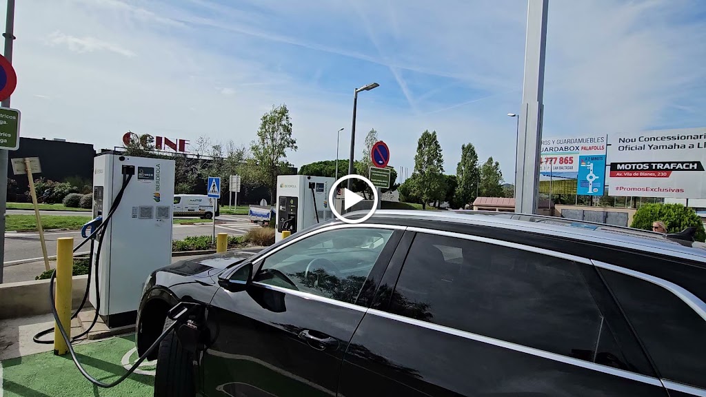 Estacion de carga de vehiculos electricos — Videos