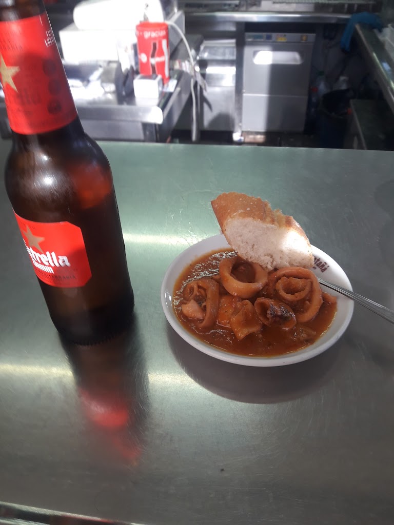 Bar Estudiantil — Comida y bebida