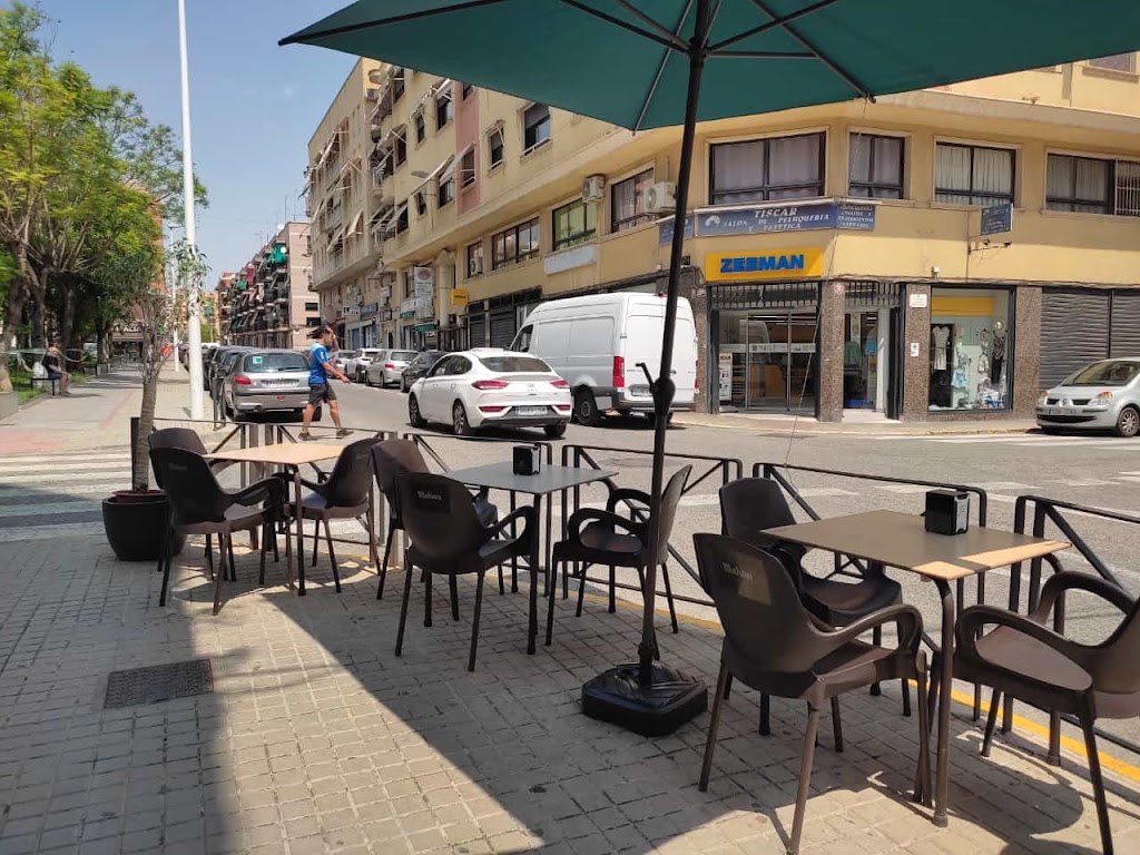 Maloan Elche Cafeteria — Ambiente