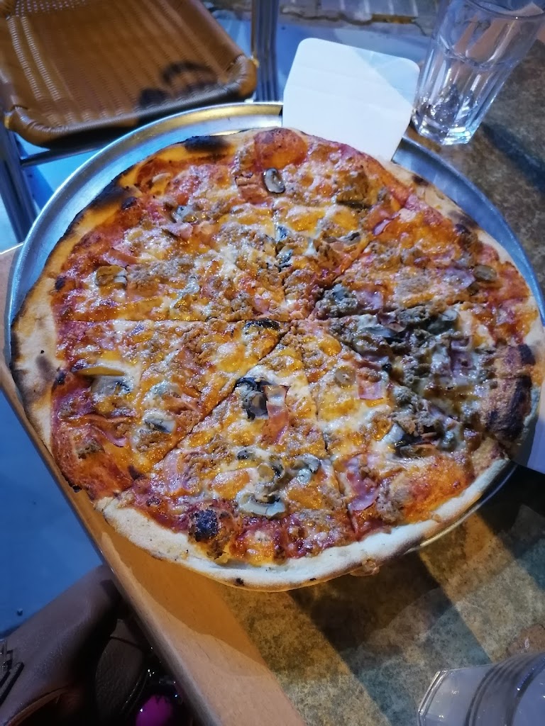 Pizzeria Denylo — Comida y bebida