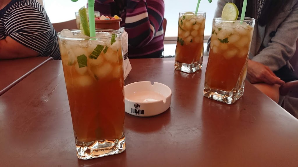 Cafeteria Dali — Comida y bebida