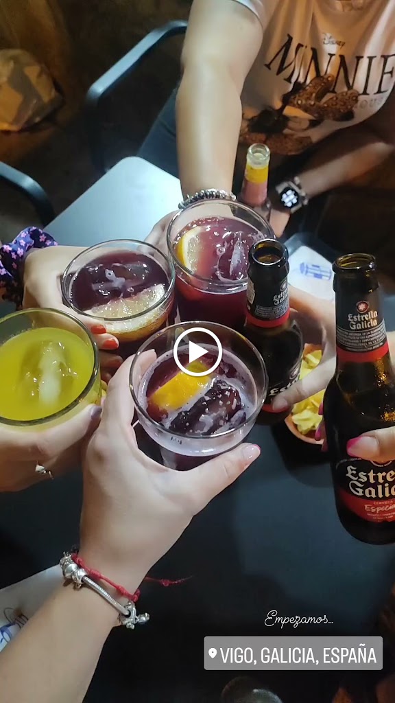 La Bambina Cafe Bar — Comida y bebida