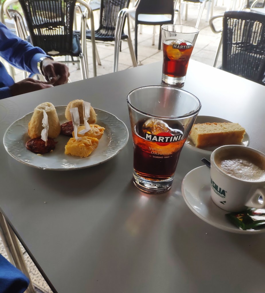 Bar Cafeteria Domino — Cafe