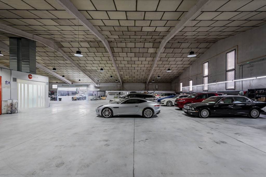 Centro Avanzado de Carroceria y Pintura * Advanced Body Shop C. de Salamanca (Estepona)