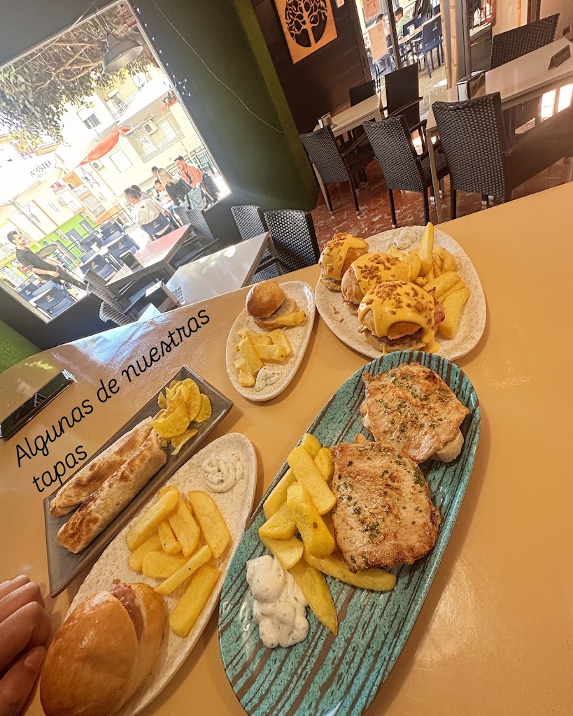 Cafe Bar Ohana — Comida y bebida