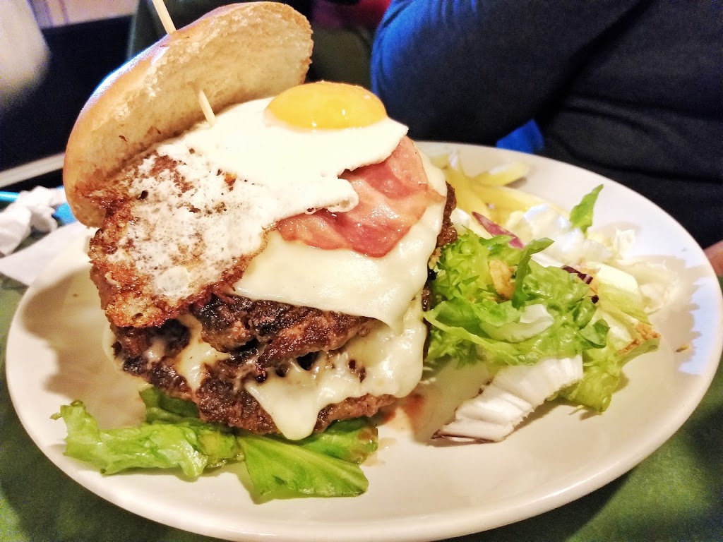 Ciudad Jardin American Burger — Comida y bebida