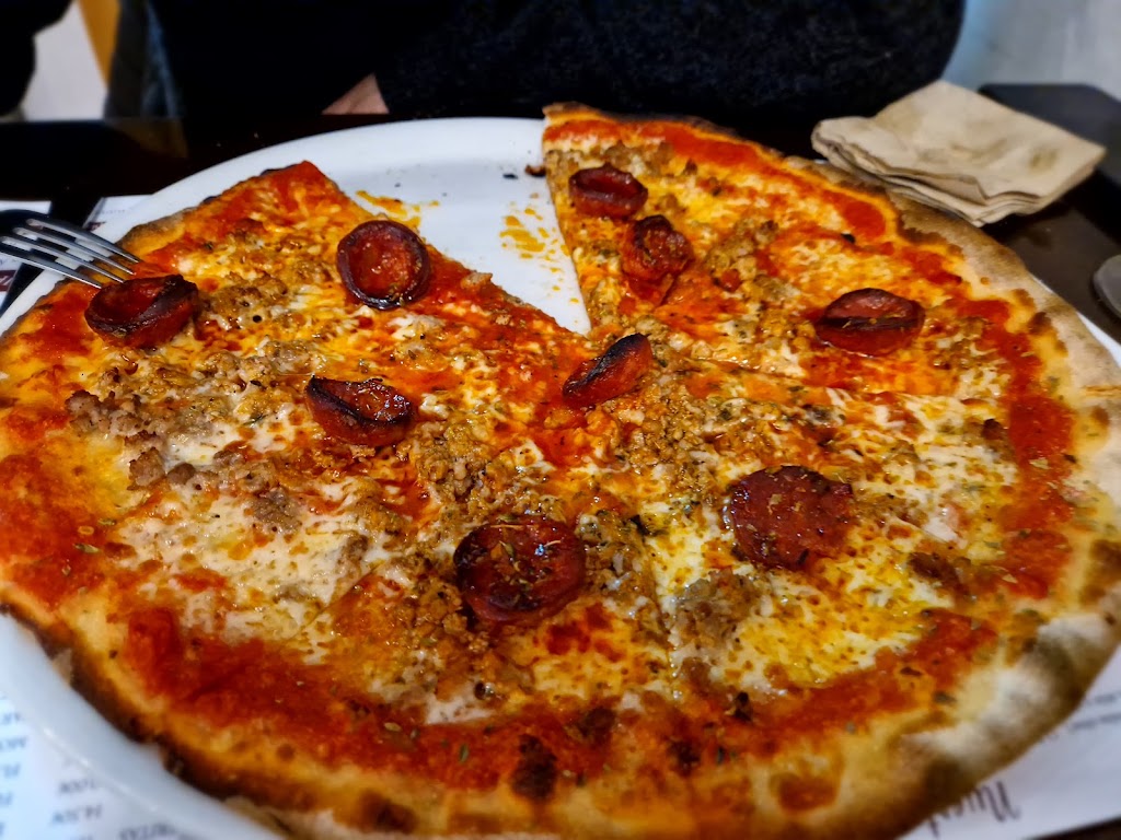 Restaurante Pizzeria Vesubio — Pizza