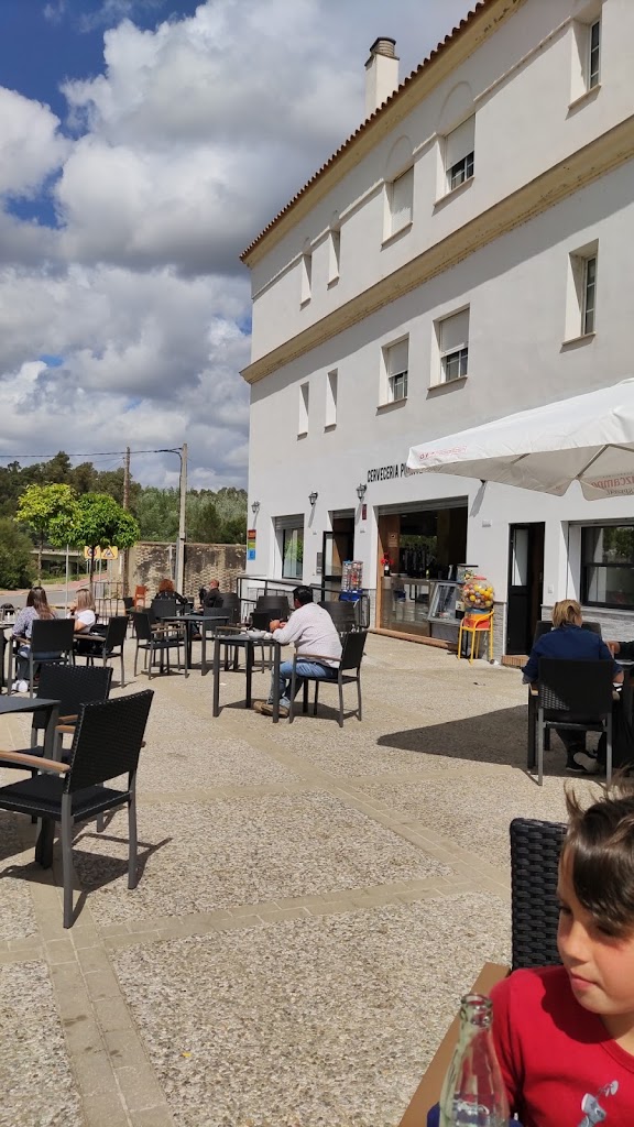 Cafeteria Cerveceria Puente de Angorrilla — Ambiente