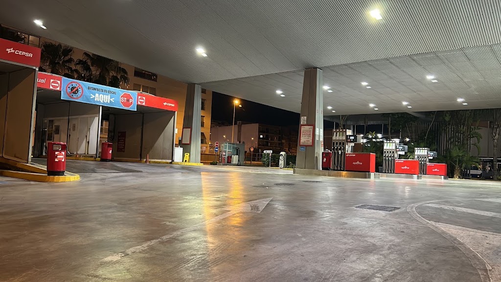 Estacion de servicio Cepsa — Interior