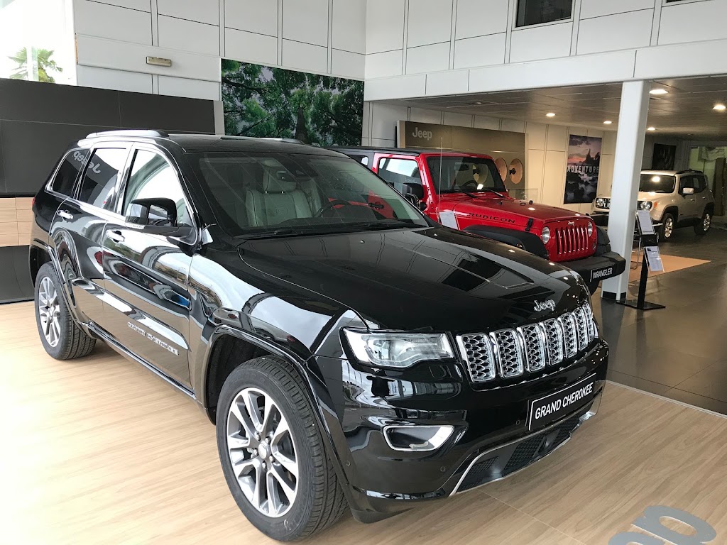 Alosauto Toledo (concesionario y taller Jeep y Alfa Romeo) — Interior