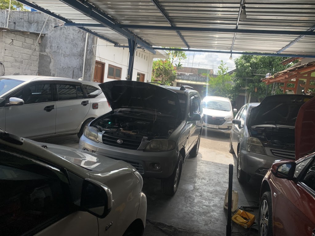 BENGKEL MOBIL SETRO GARAGE
