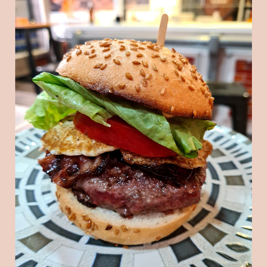 Bar La Esquinuca — Comida y bebida