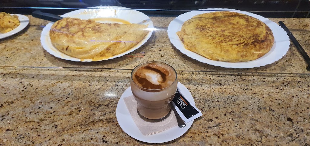 Bar Cafe Ketxu — Comida y bebida