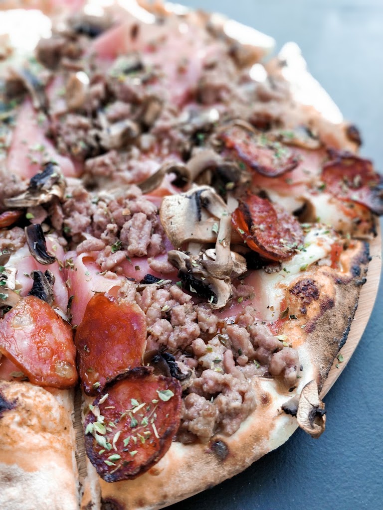 Pizzeria Paolo — Comida y bebida
