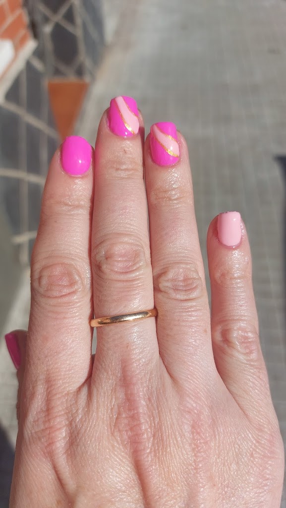 Flamingo nails Sab