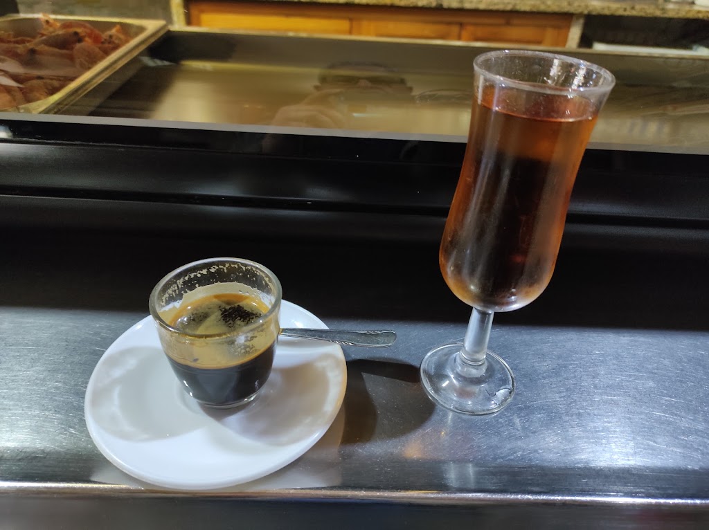 Bar Chiqui — Comida y bebida