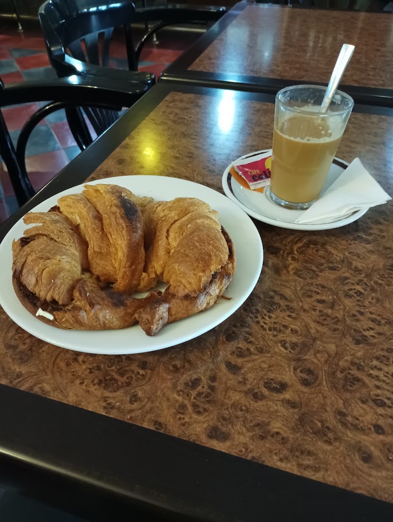 Cafeteria D'cine — Cafe