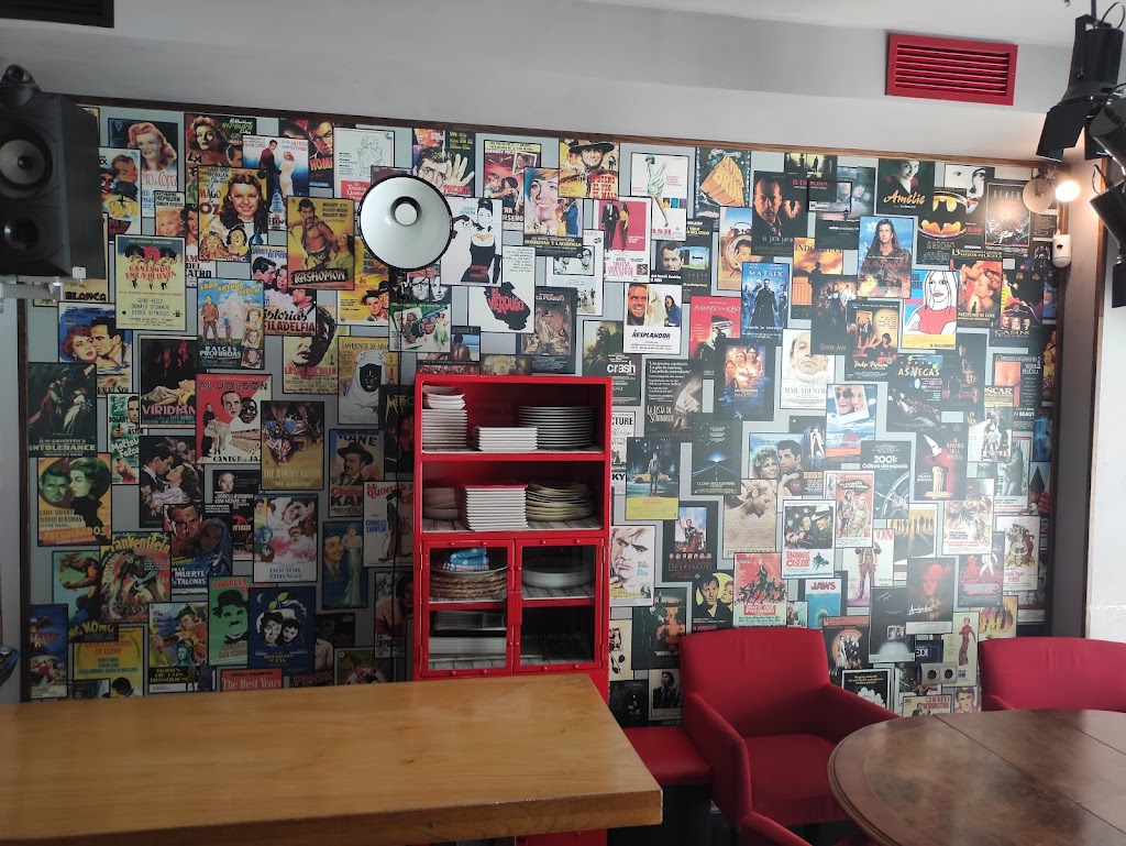Bar Restaurante 8 MM — Ambiente