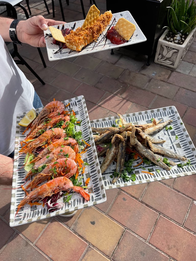 L'alegra Restaurante Bar — Comida y bebida