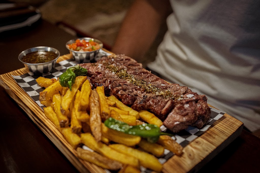 Tirano Street Food — Comida y bebida