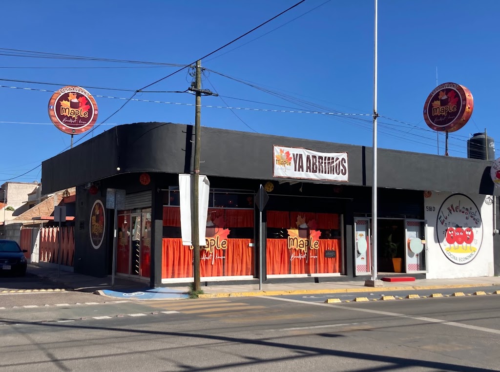 Maple Breakfast House - Laureano Roncal