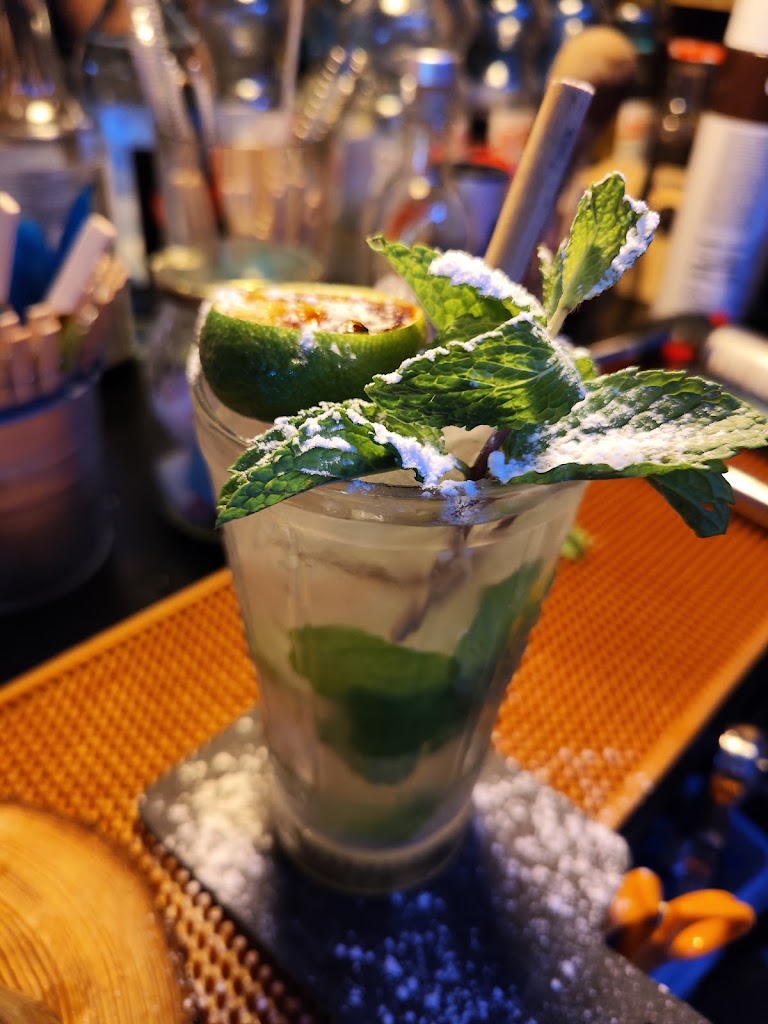 Imaginario Drinks & Music — Comida y bebida