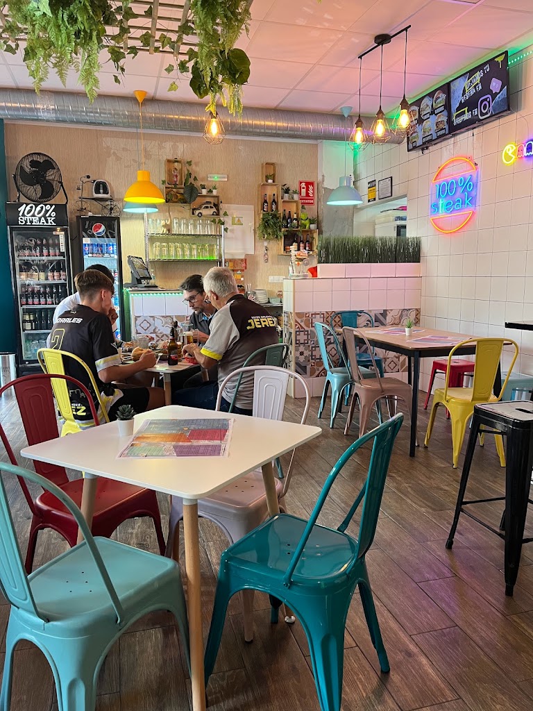 Hamburgueseria 100% STEAK — Ambiente