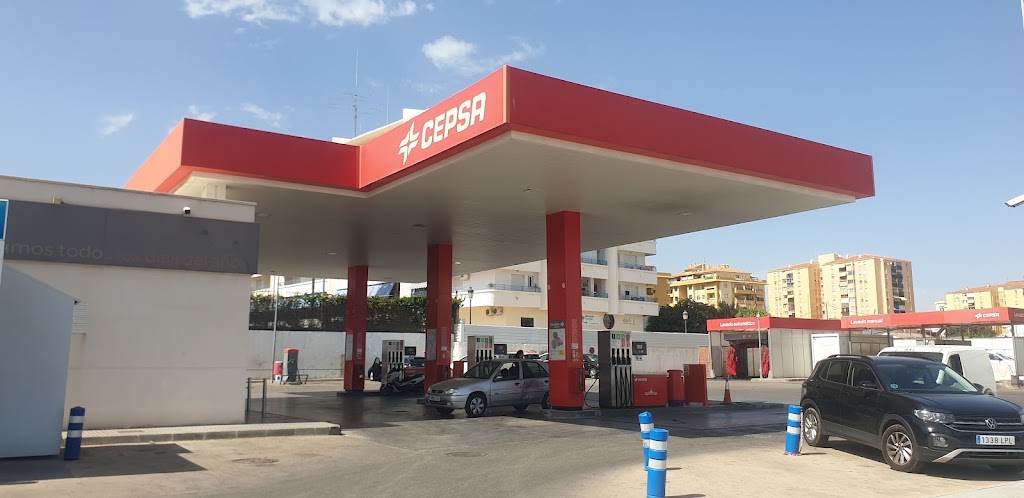 Estacion de servicio Moeve, antes Cepsa — Exterior